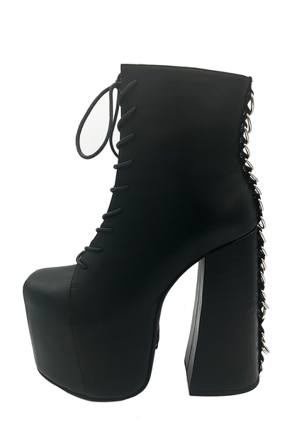 Dorian Boot – Charla Tedrick