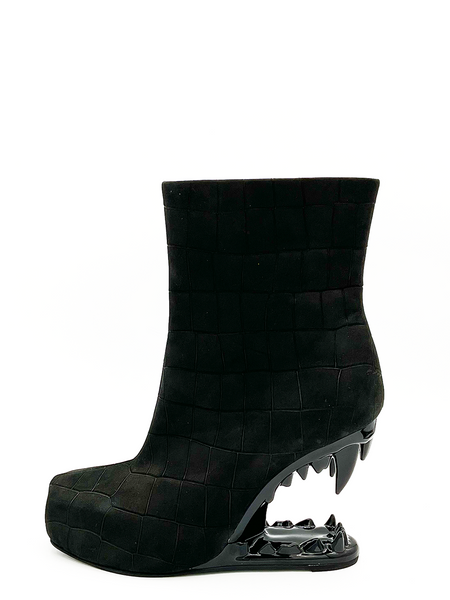 Gnasher Boot – Charla Tedrick